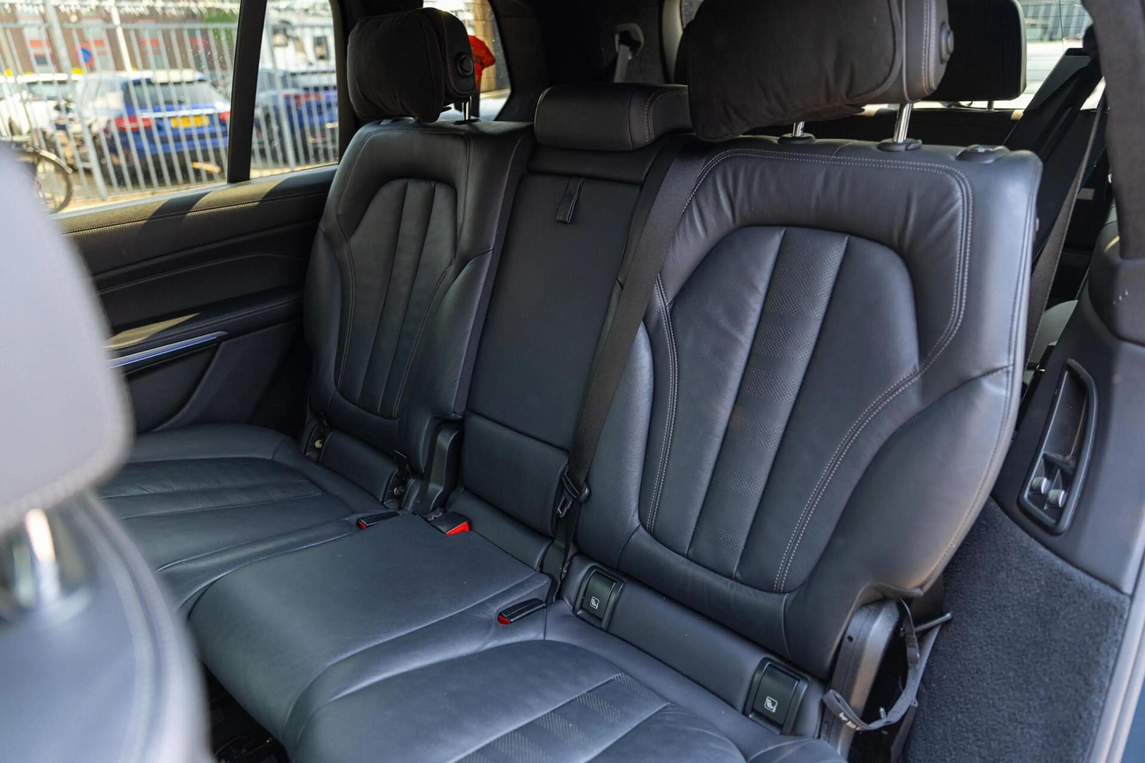 BMW X7 xDrive30d High Executive PANO TREKHAAK CO PILOT LA — photo 17