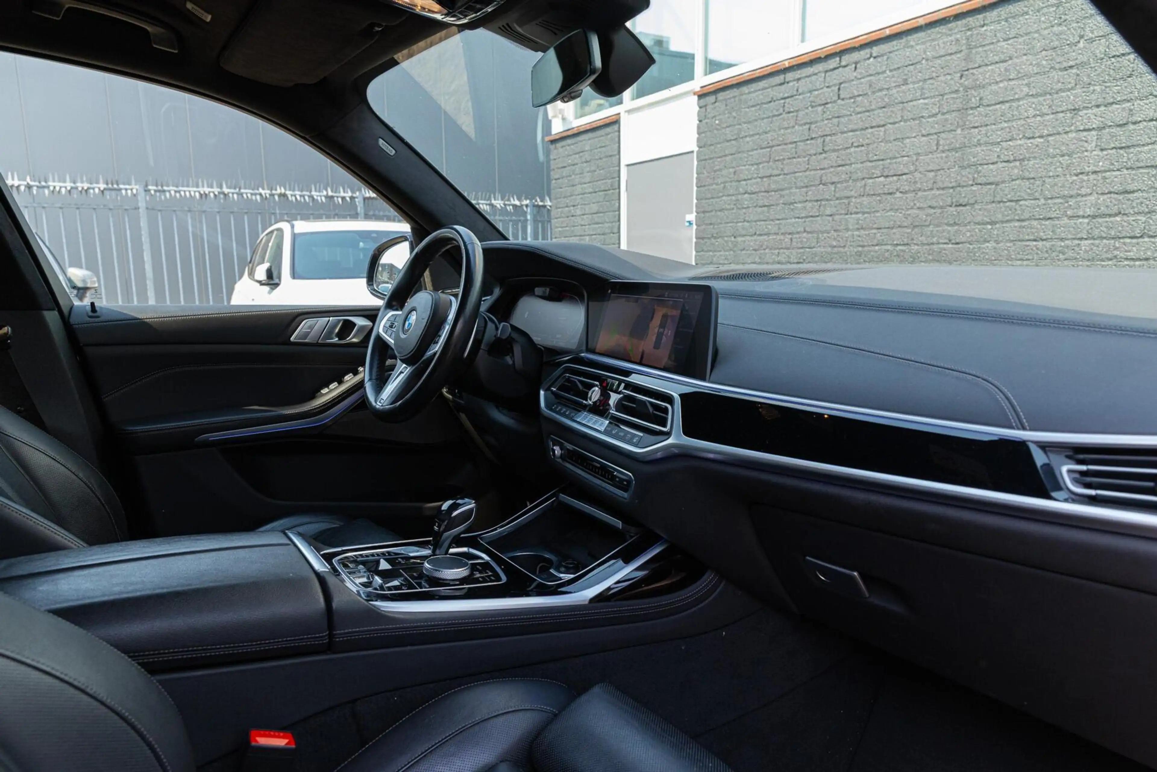 BMW X7 xDrive30d High Executive PANO TREKHAAK CO PILOT LA — photo 12