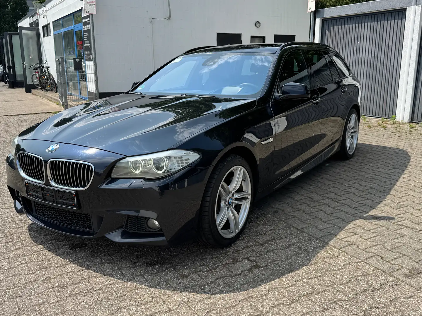 BMW 530 530d Touring Sport-Aut.M Paket Schwarz - 2
