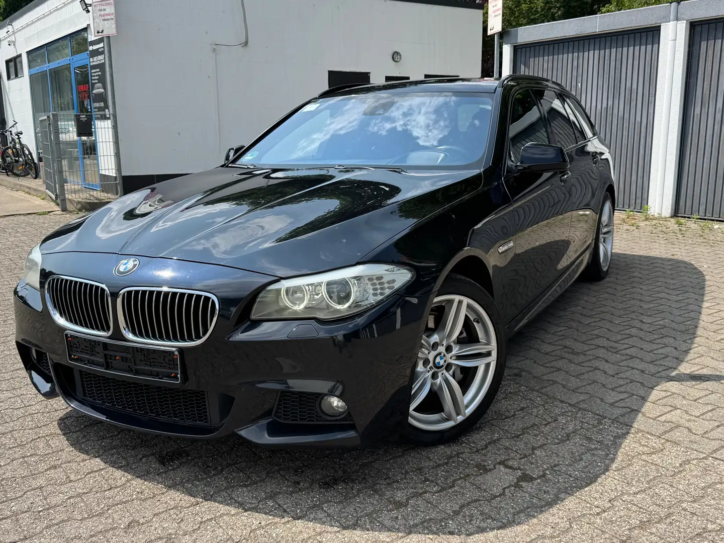 BMW 530 530d Touring Sport-Aut.M Paket Schwarz - 1