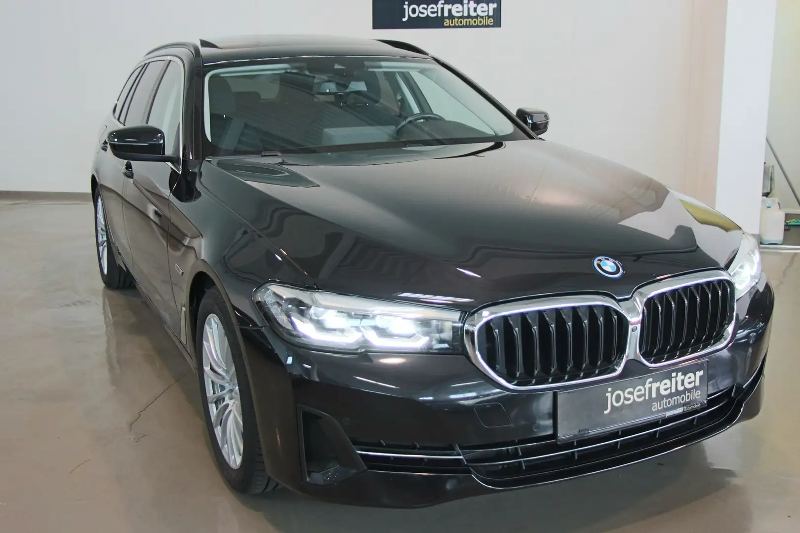 BMW 530 e Touring FACELIFT Schwarz - 1