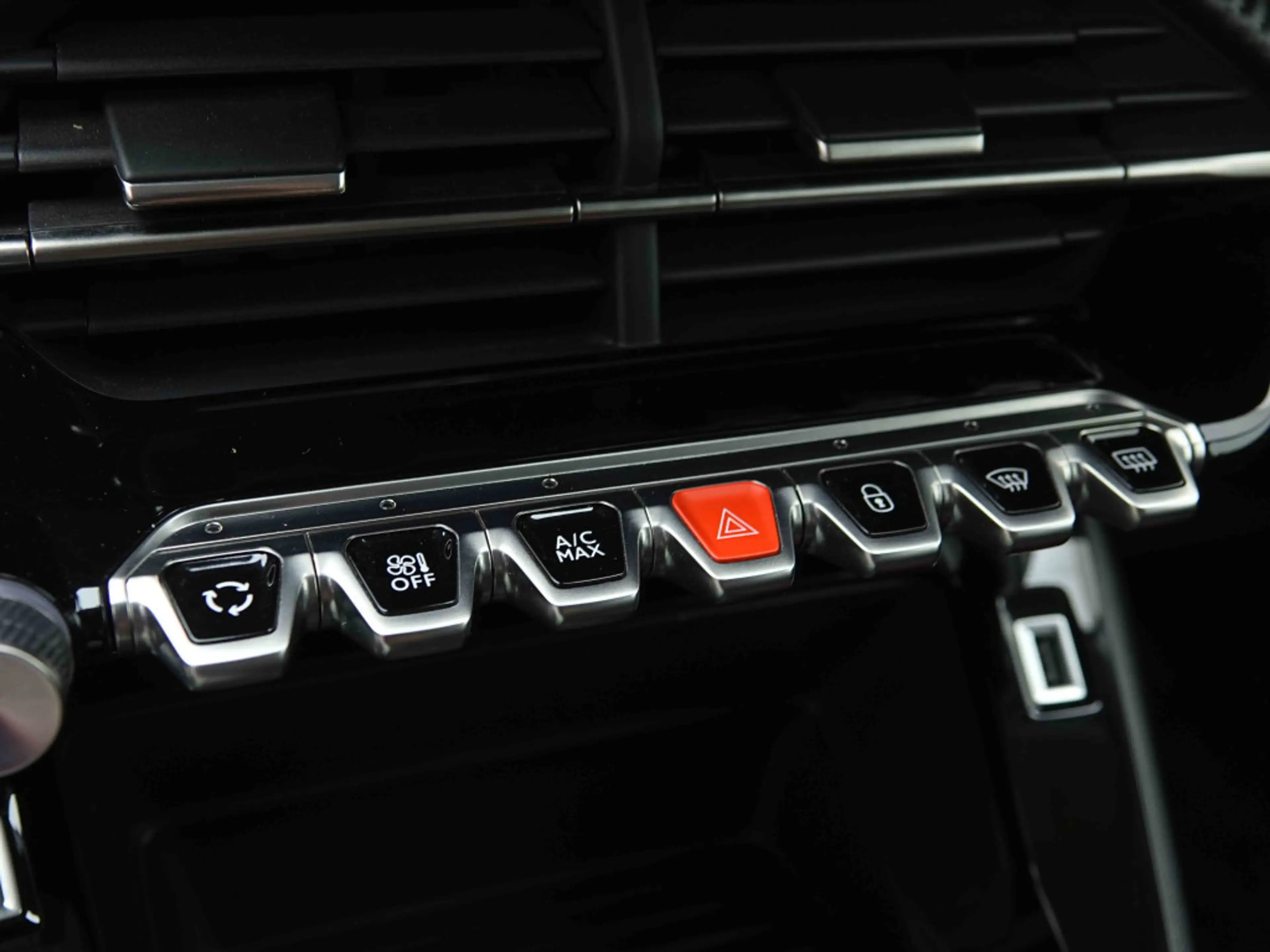 Peugeot 208 1.2 T 100 Style | GPS | LED Lights | Alu16 — photo 14