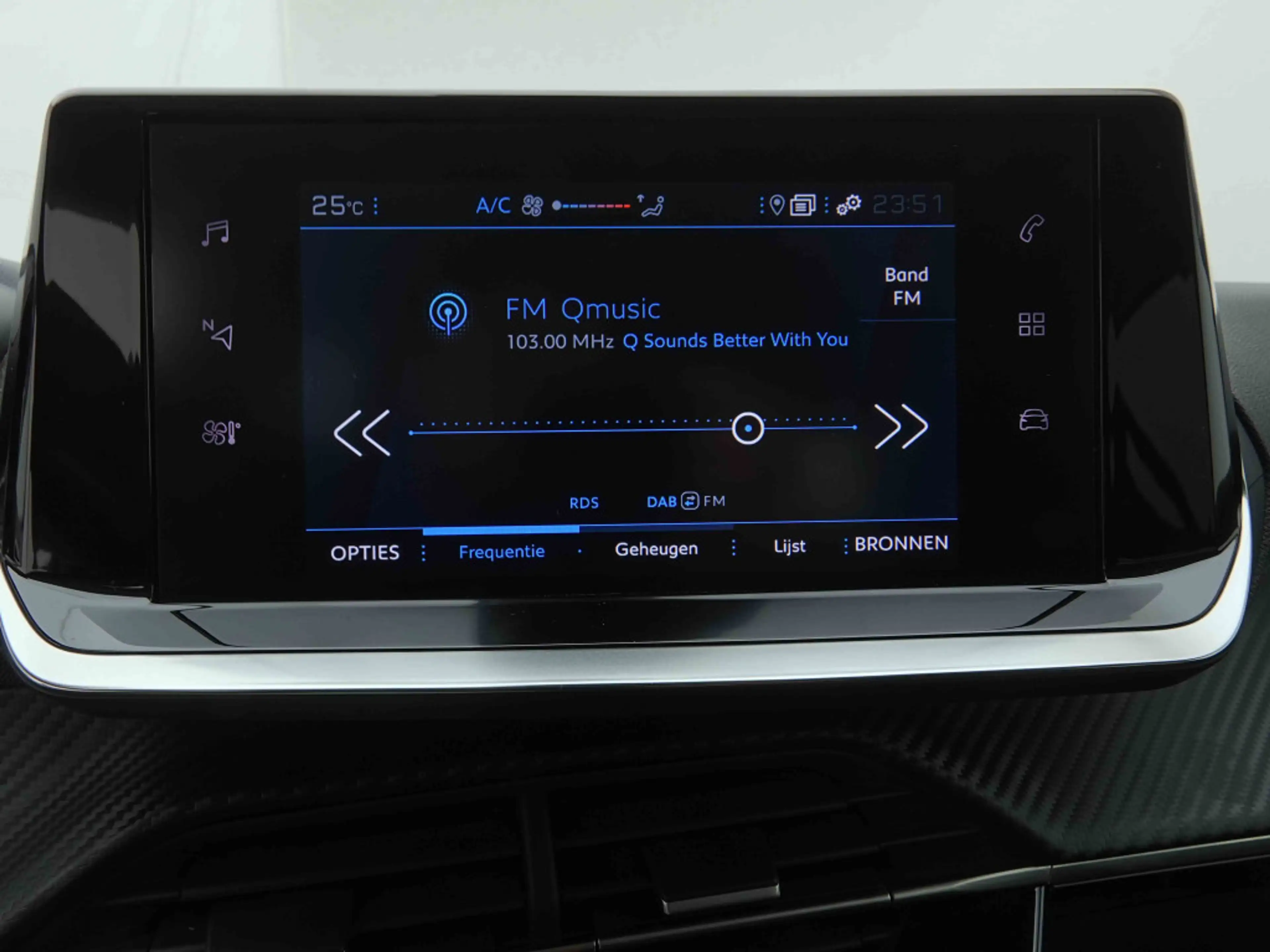 Peugeot 208 1.2 T 100 Style | GPS | LED Lights | Alu16 — photo 10