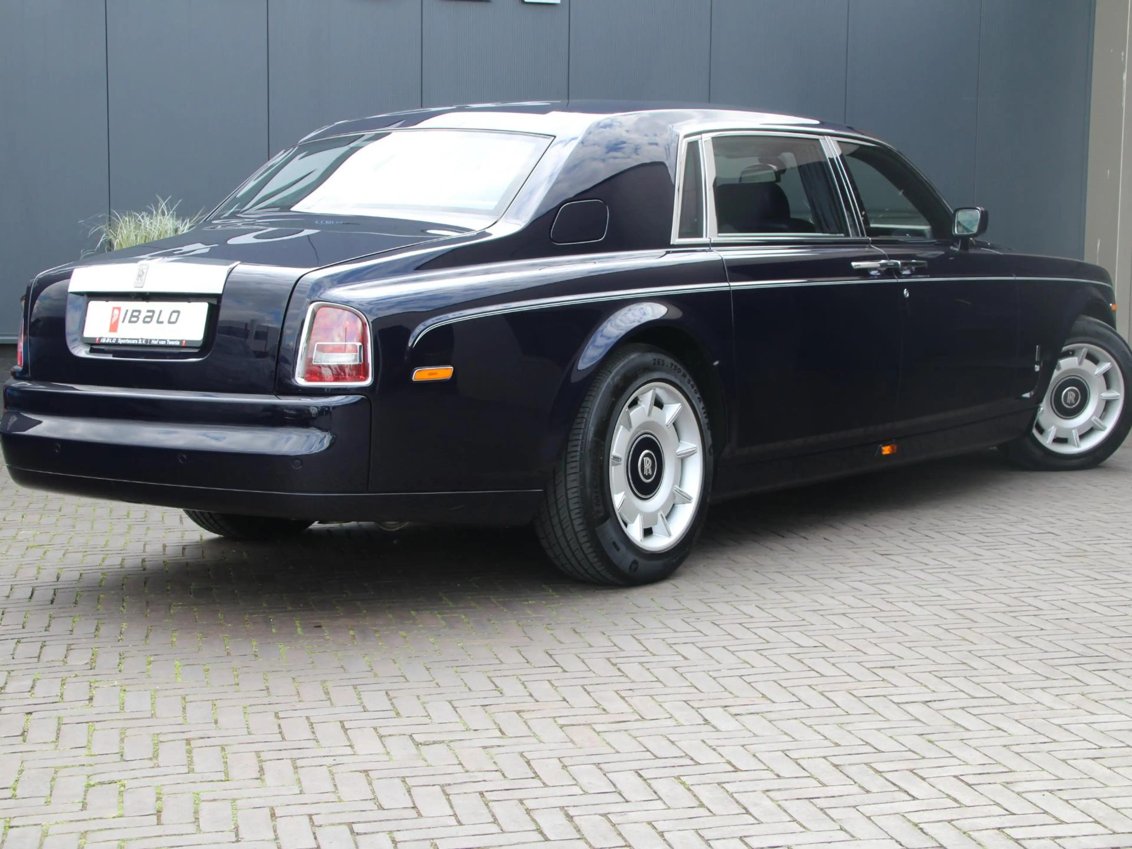 Rolls-Royce Phantom VII 6.75 EWB | Power Close Doors | — photo 2