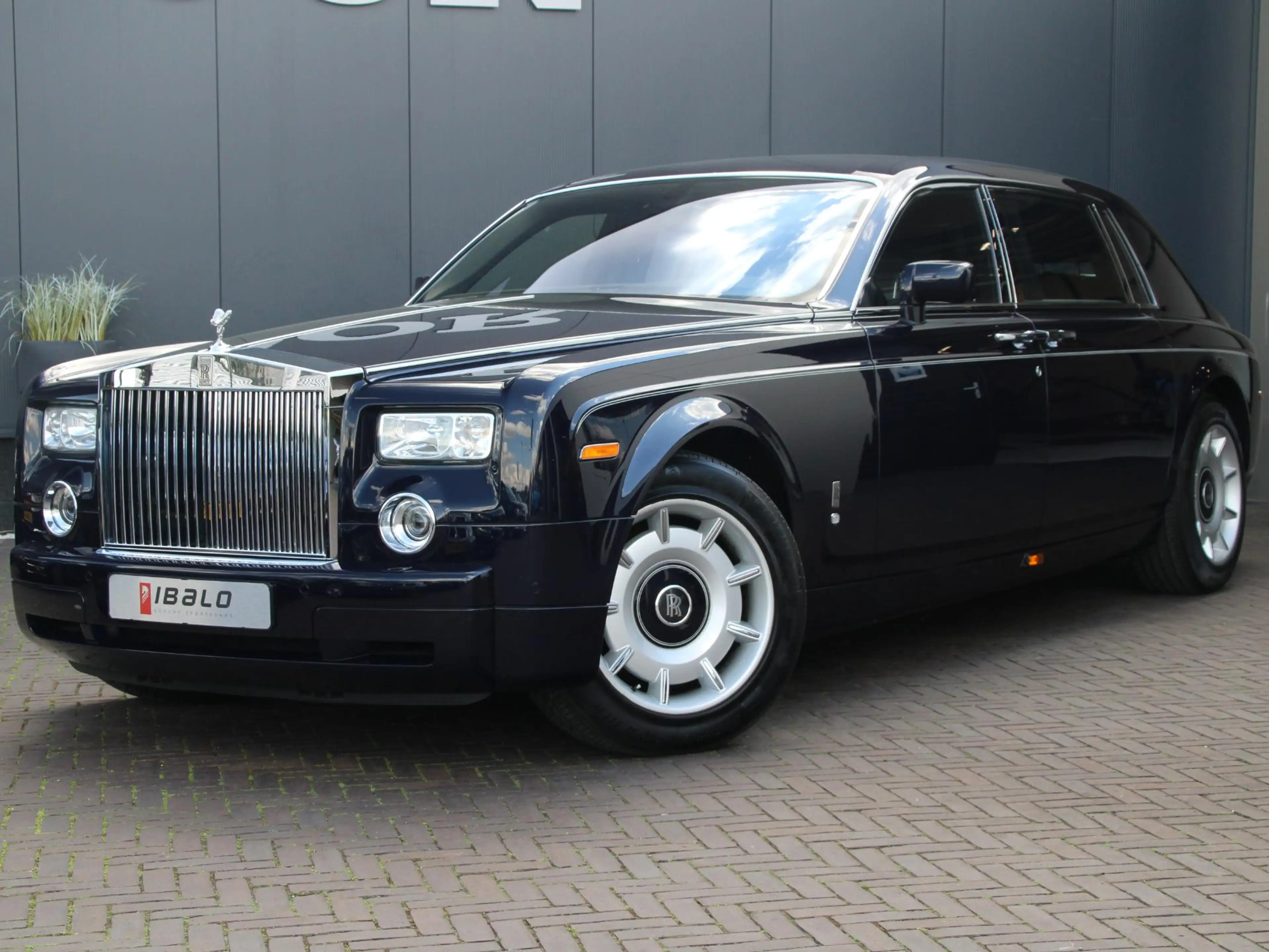 Rolls-Royce Phantom VII 6.75 EWB | Power Close Doors | — photo 34