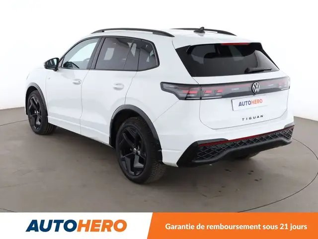 Volkswagen Tiguan view 4