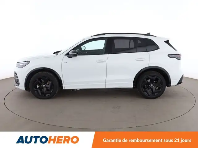 Volkswagen Tiguan view 3