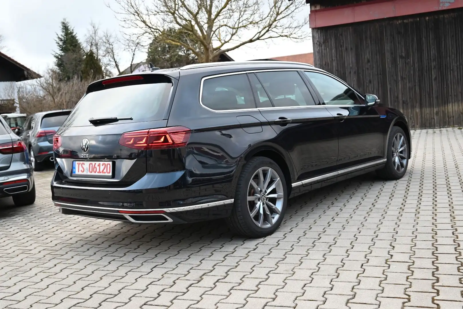 Volkswagen Passat Variant GTE/R-Line/Pano/AHK/Matrix/Sthz Nero - 2