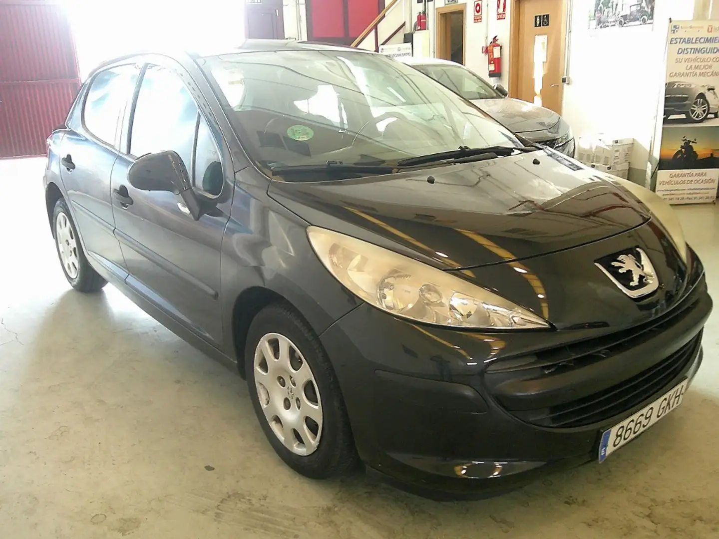 Peugeot 207 1.4i Urban 75 Negro - 2