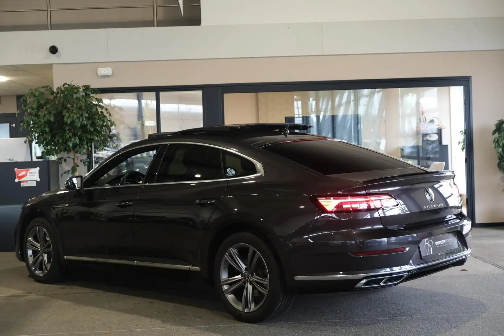 Volkswagen Arteon 1.4 TSI eHybrid R-Line 218PK Pano Cam Navi Grijs - 2