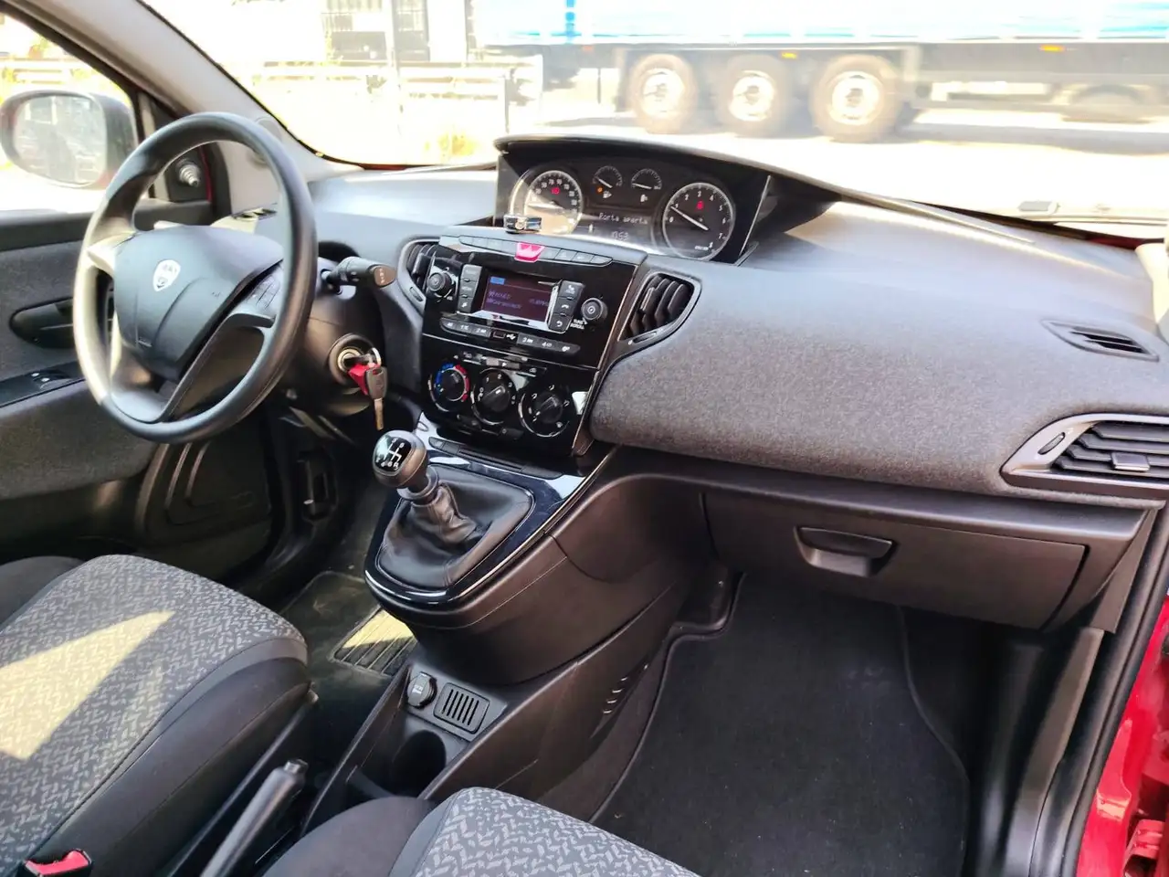 Lancia Ypsilon 2021 — фото 11