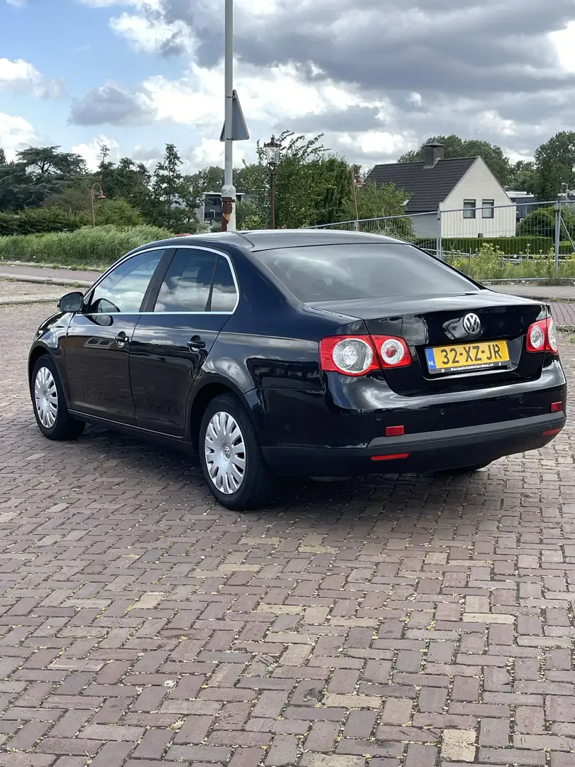 Volkswagen Jetta 1.6 бензин - 2
