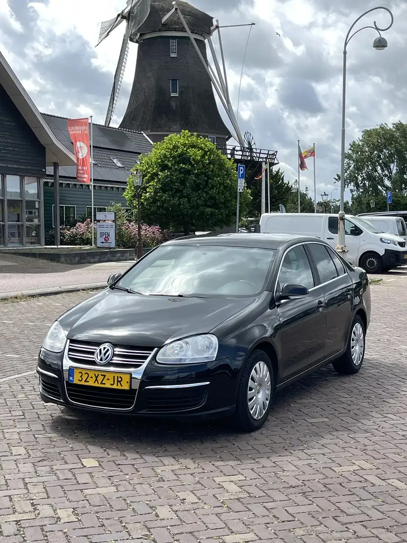 Volkswagen Jetta 1.6 бензин - 1