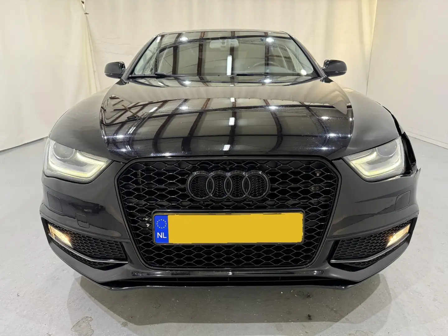 Audi A4 Sedan 1.8 TFSI Pro Line S Zwart - 2