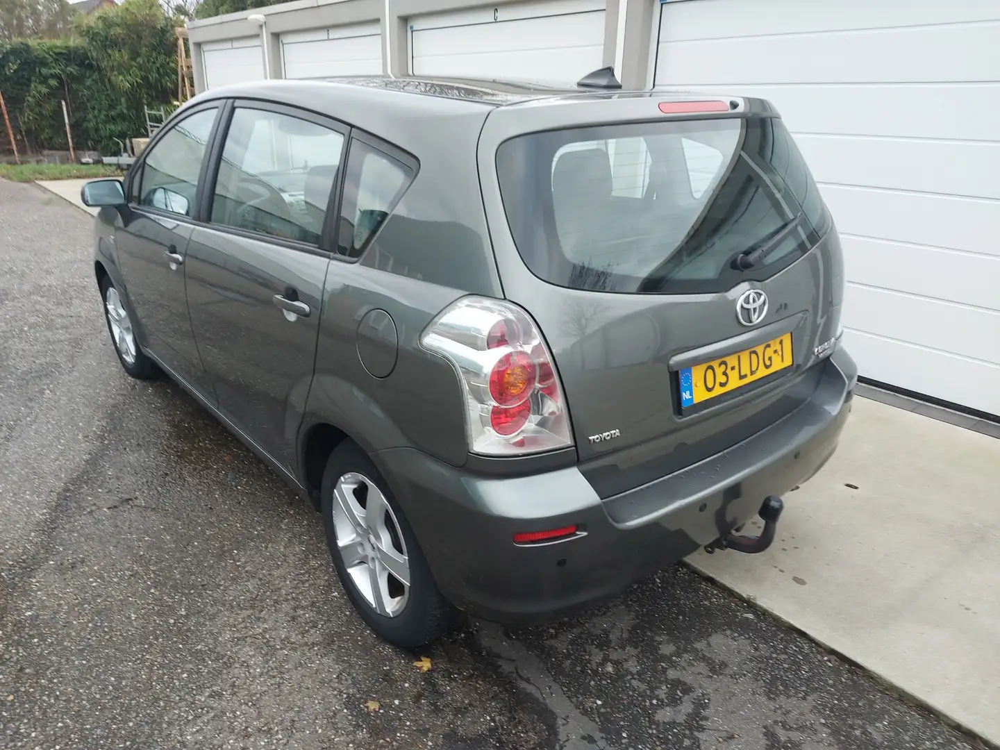 Toyota Corolla Verso 1.8 VVT-i Terra 7p.Aut. Szary - 2