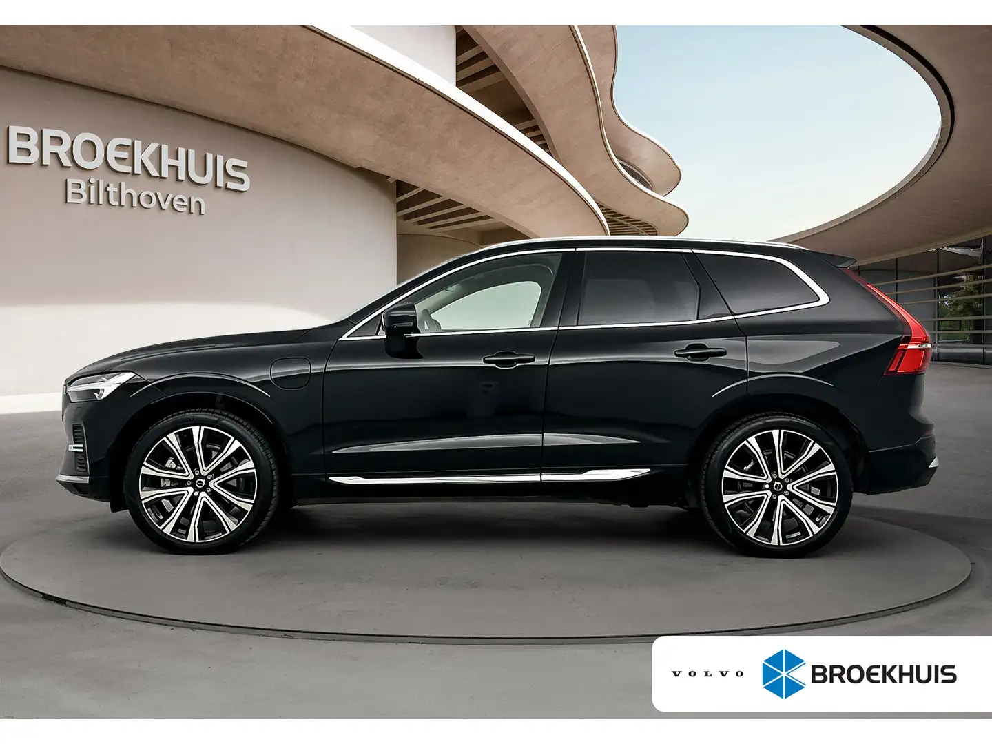 Volvo XC60 2.0 T6 Plug-in hybrid AWD Plus Bright | Trekhaak | Zwart - 1