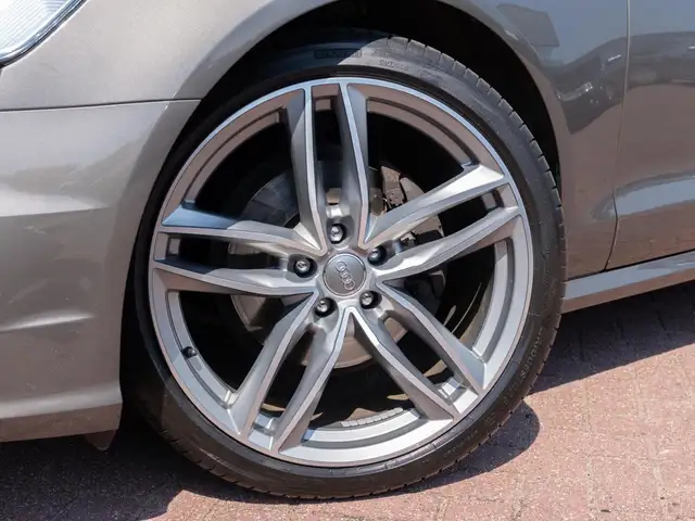 Audi A6 view 15