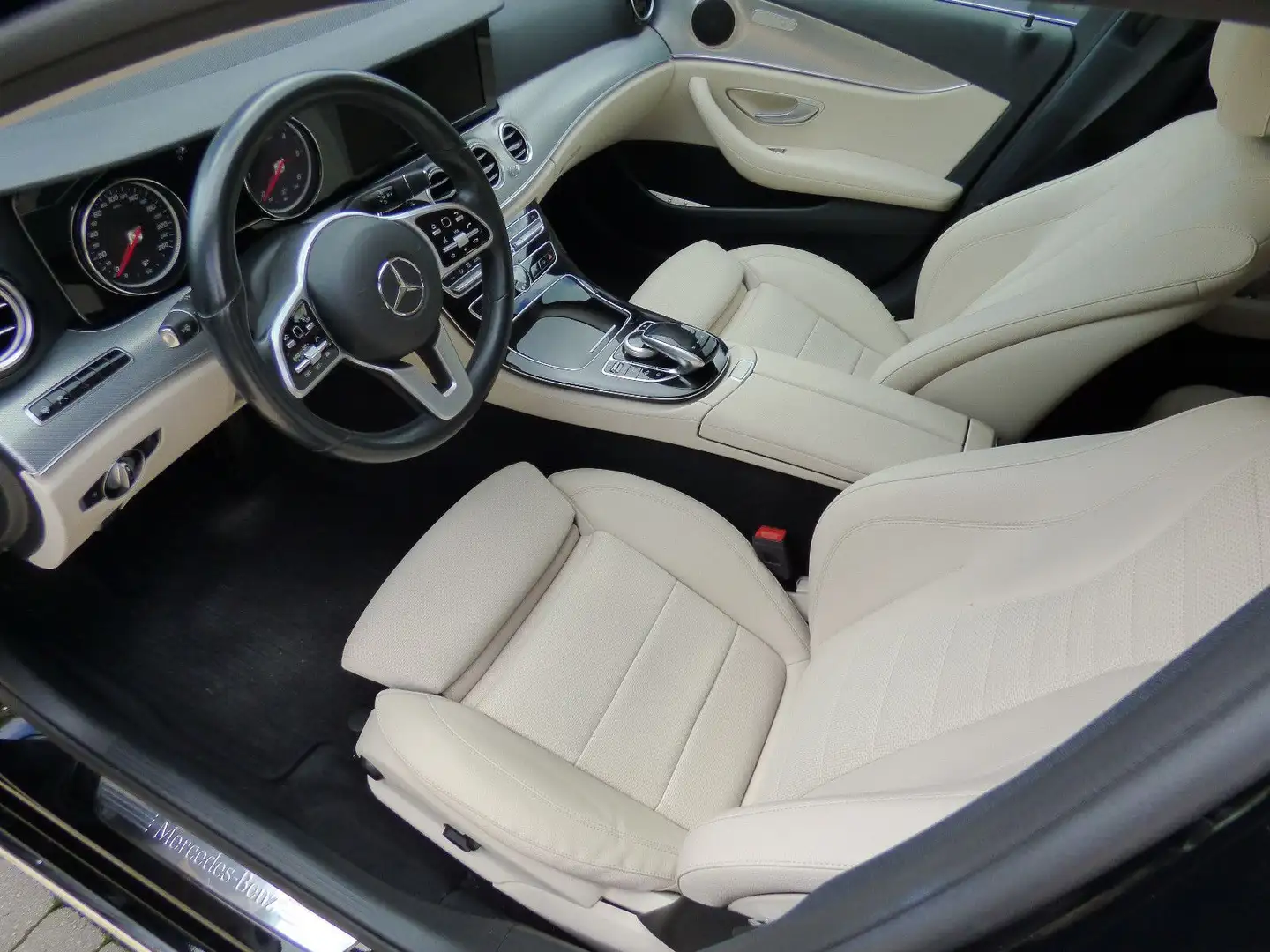 Mercedes-Benz E 350 d Avantgarde *Standheizung*LED*ACC*Kamera* Schwarz - 2