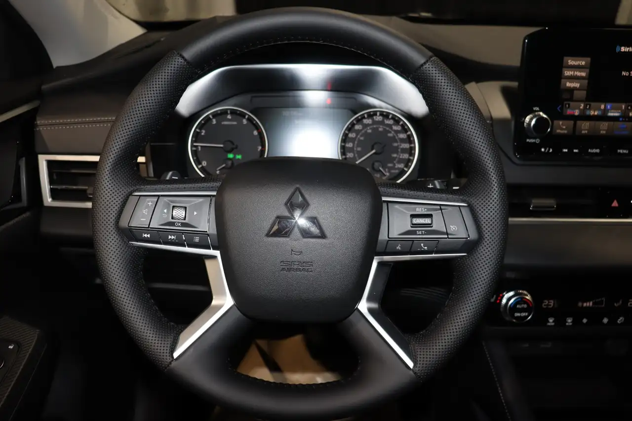 Mitsubishi Outlander снимка Mitsubishi Outlander