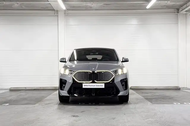BMW Ix2 view 6