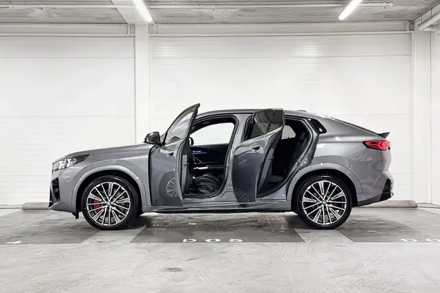 BMW Ix2 view 3