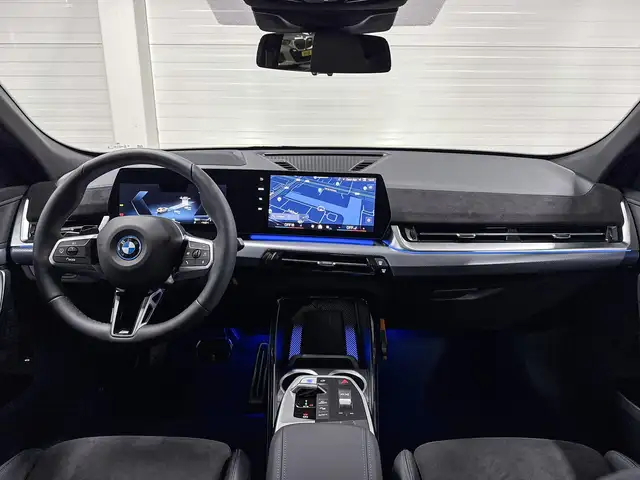 BMW Ix2 view 12