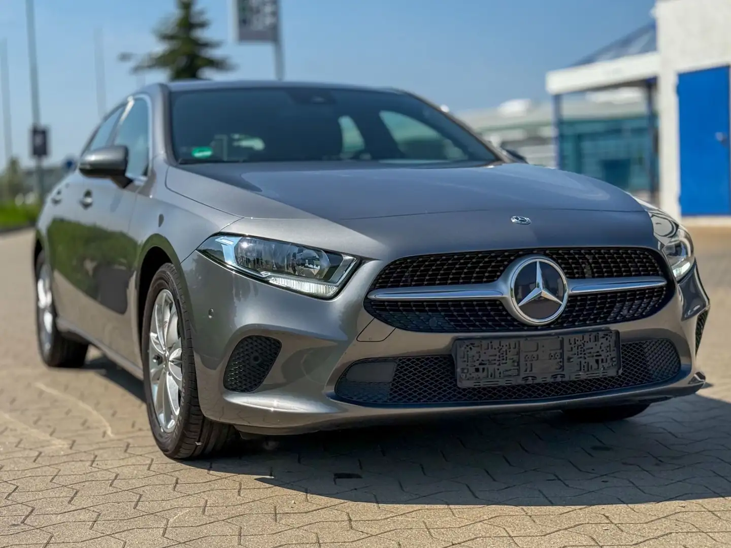 Mercedes-Benz A 200 AUTOMATIK*WIDESCREEN*NAVI*SHZ*SPURASSIST Grau - 2