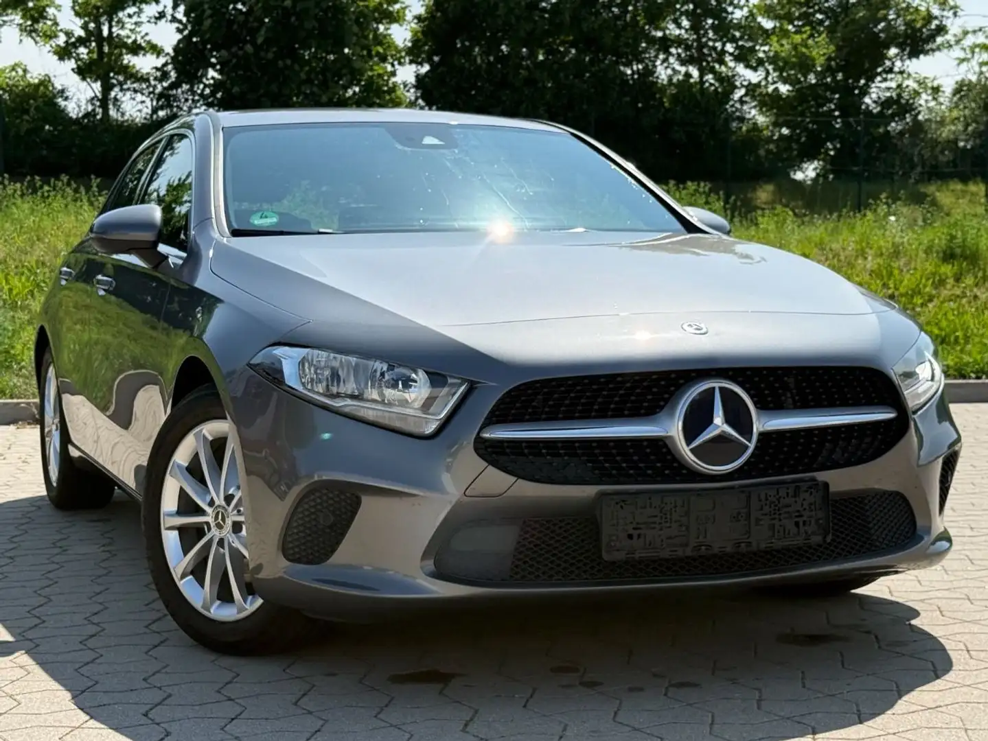 Mercedes-Benz A 200 AUTOMATIK*WIDESCREEN*NAVI*SHZ*SPURASSIST Grau - 1