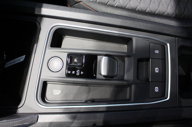 SEAT Leon FR 1.5 eTSI DSG NAVI+BEATS+RKAM+SHZ+ACC Klima — photo 9
