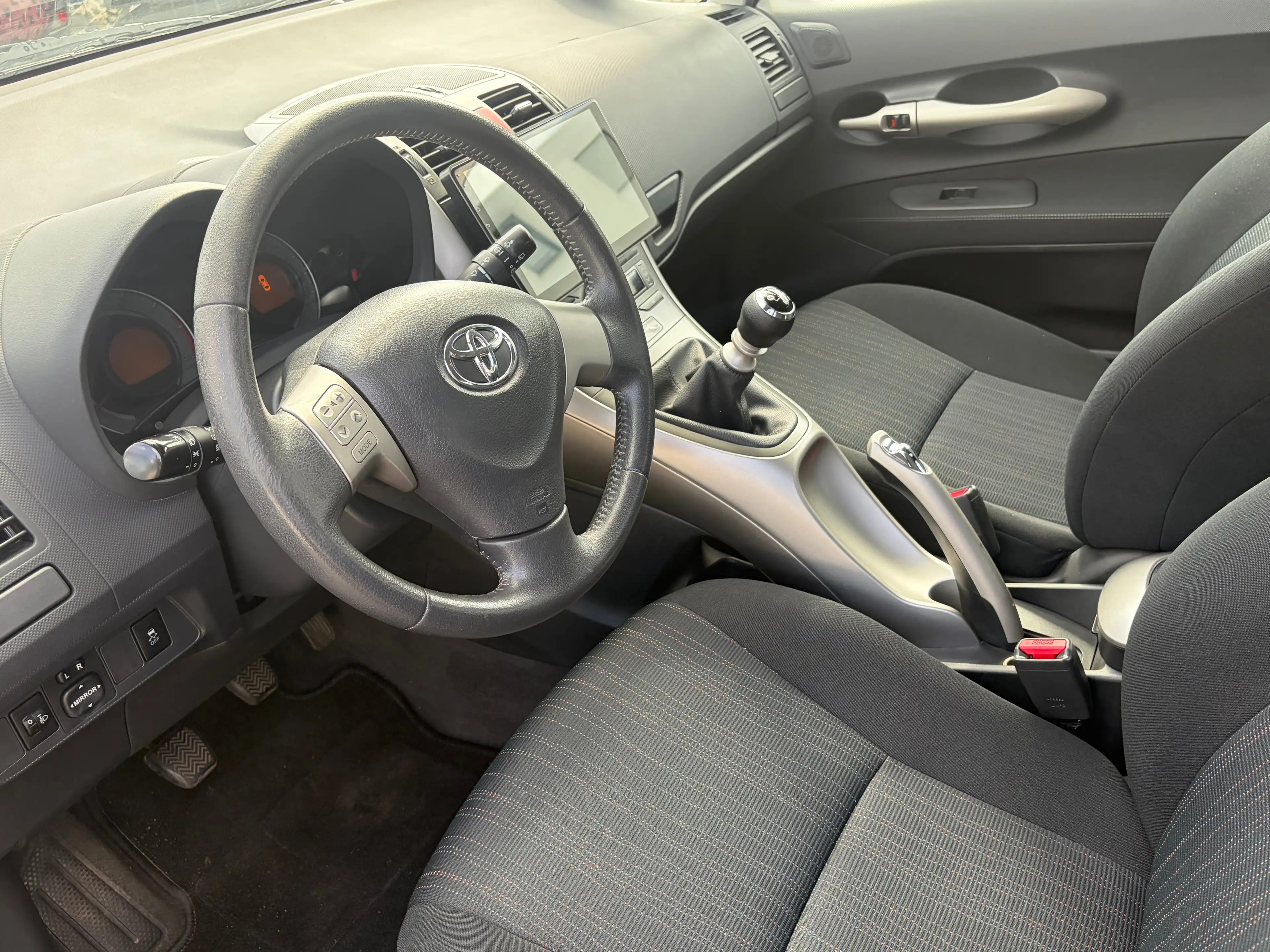 Toyota Auris Life*HU/AU Neu*4/5T*Klima*Navi*Bluetooth — photo 15