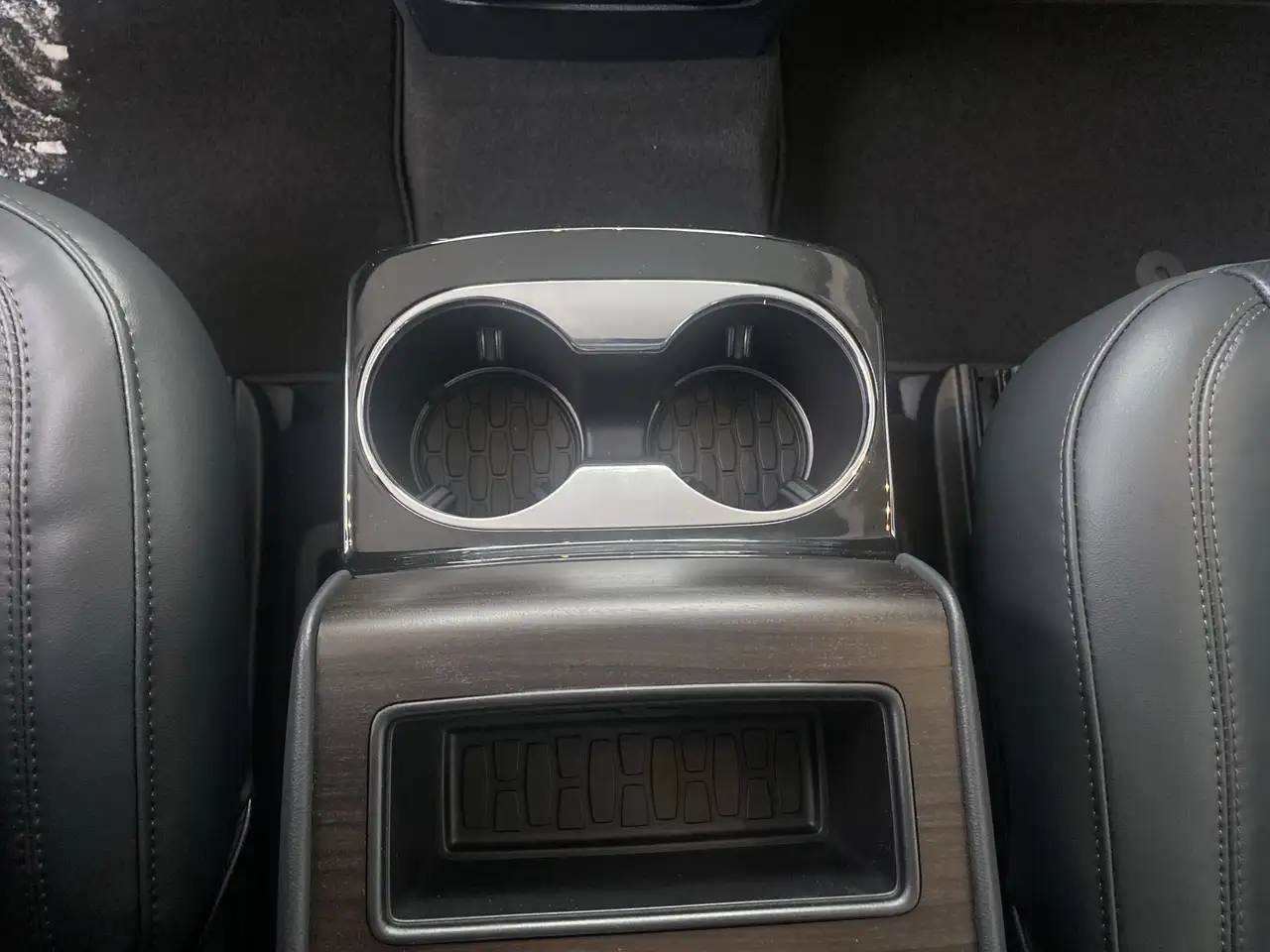 Lincoln Aviator снимка Lincoln Aviator