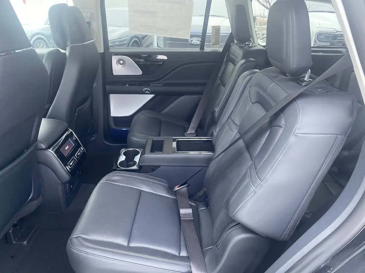Lincoln Aviator снимка Lincoln Aviator