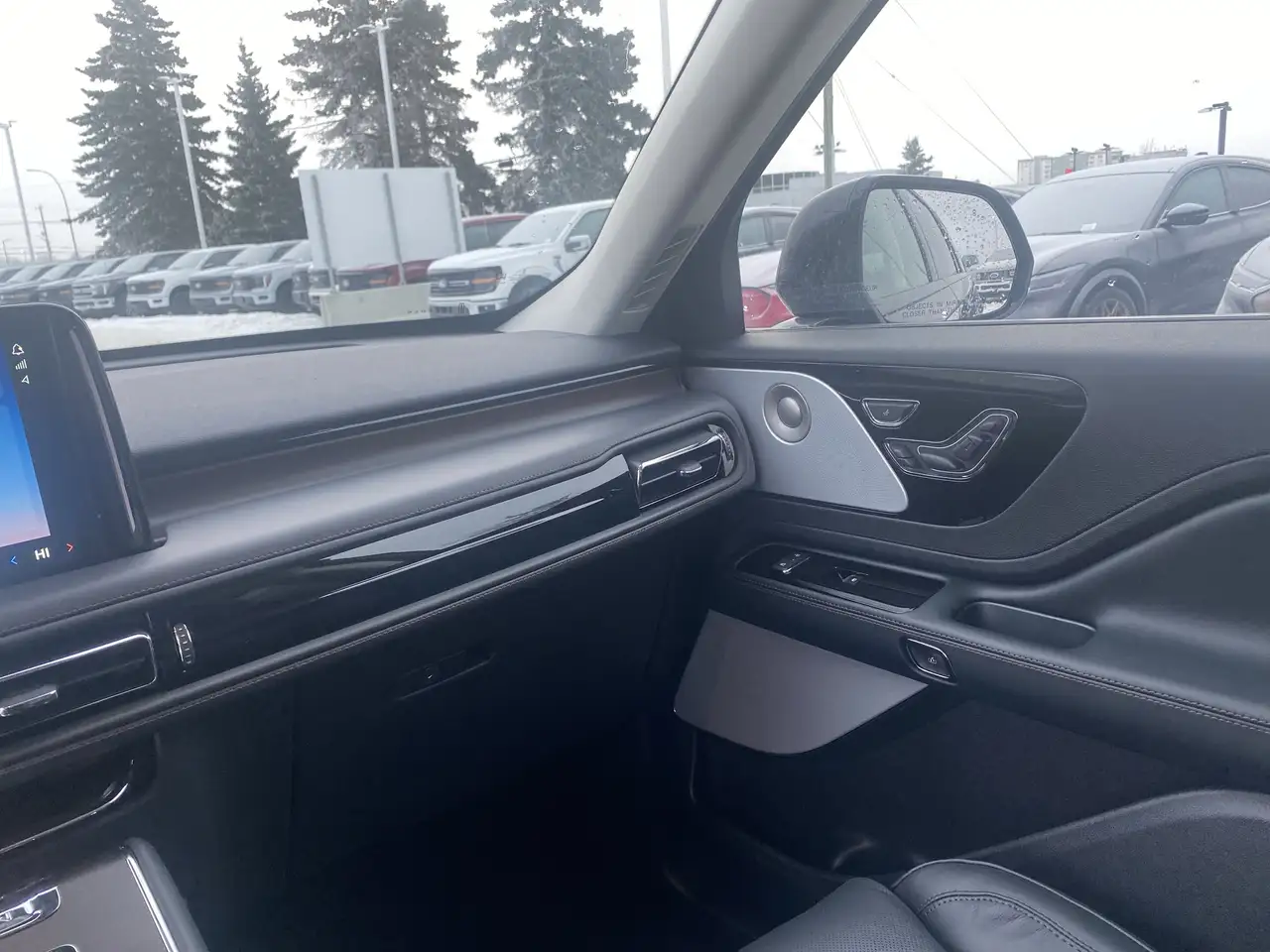 Lincoln Aviator снимка Lincoln Aviator