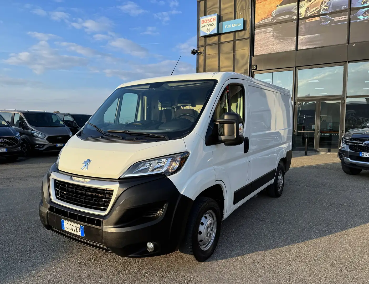 Peugeot Boxer 330 2.2 BlueHDi 140 S&S PC-TN Furgone Wit - 1