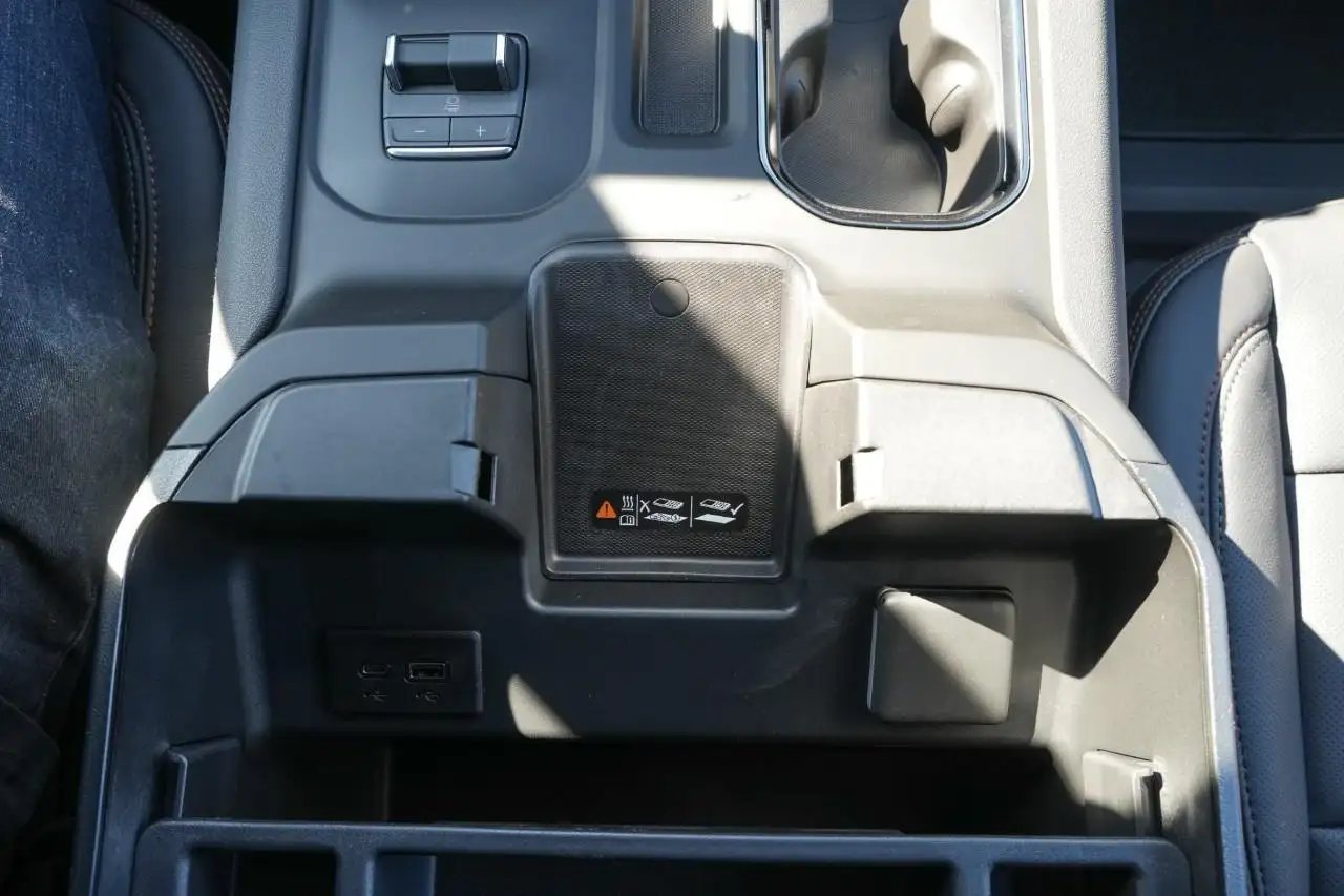 GMC Sierra 3500HD снимка GMC Sierra 3500HD