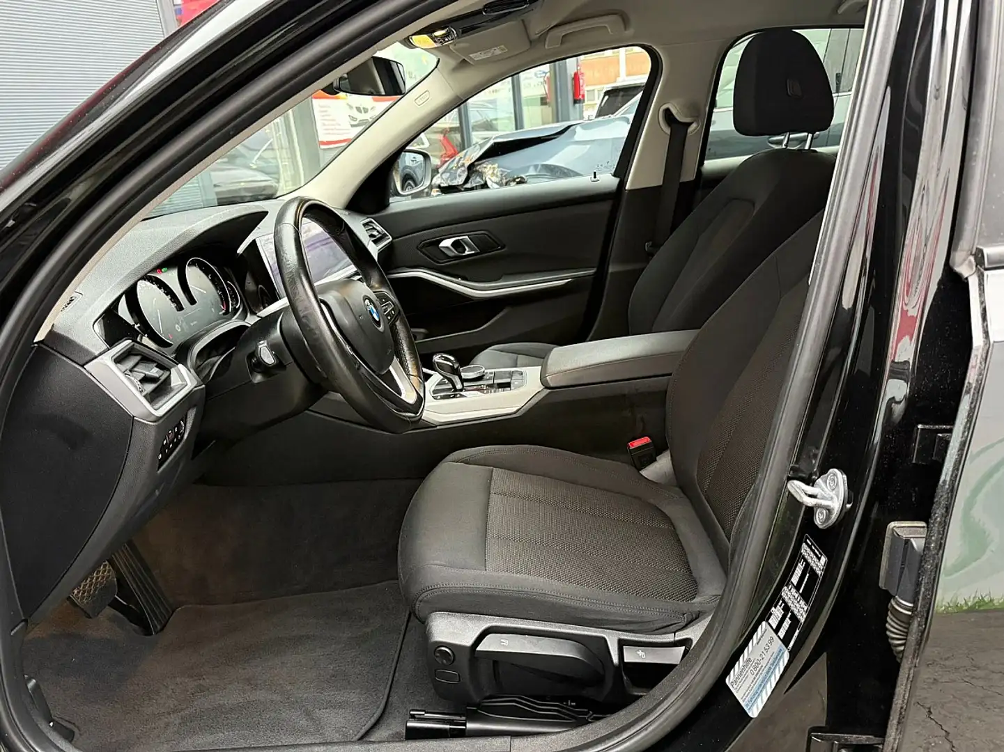 BMW 318 d Aut. Schwarz - 2