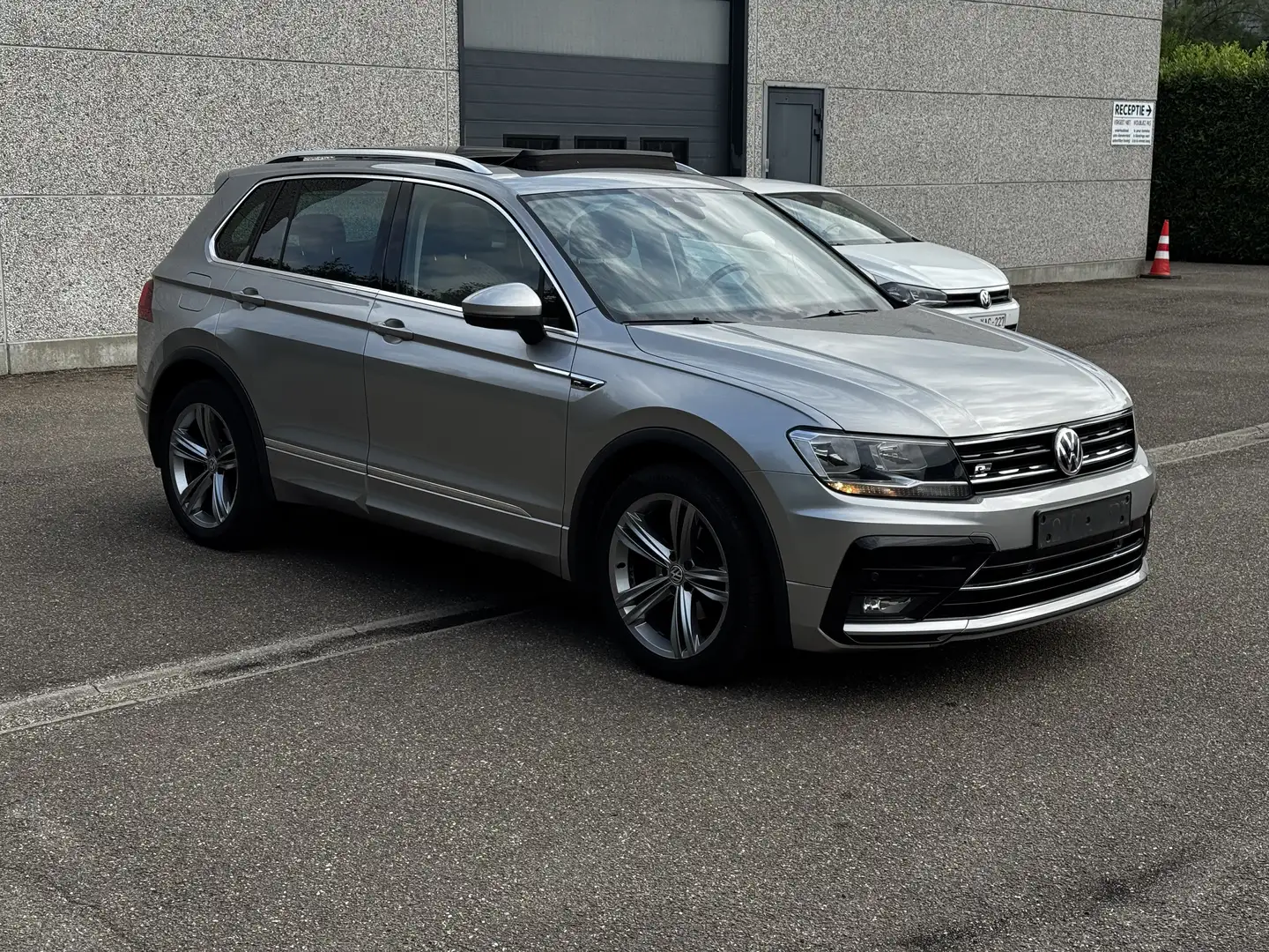 Volkswagen Tiguan 1.4 R-line/pano/navi/carplay/acc - 2