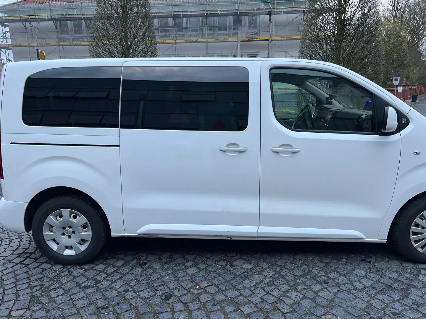 Toyota Proace 2,0-l-D-4D L2 (8-Si.) Autm. Verso Executive Weiß - 2