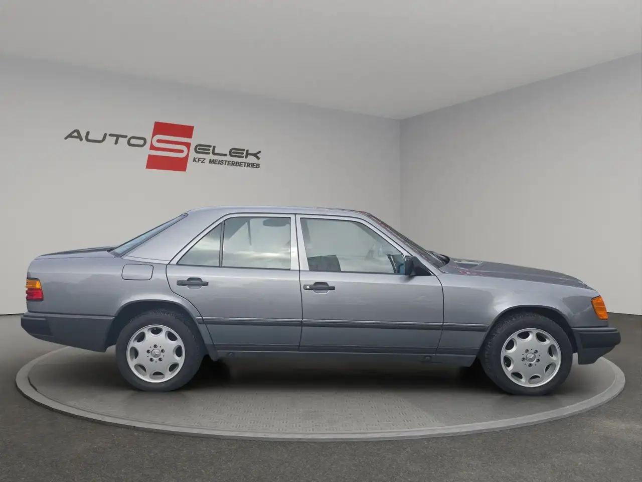 Mercedes-Benz E 200 Automatik H Zulassung Nur 9 Tsd KM 1 A Zustand, foto 6