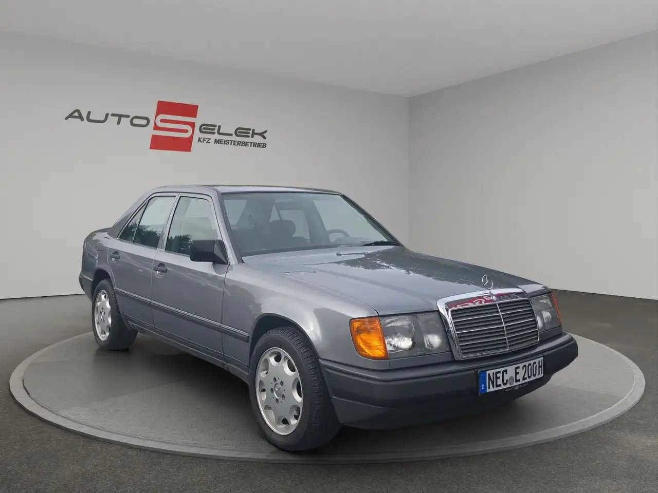 Mercedes-Benz E 200 Automatik H Zulassung Nur 9 Tsd KM 1 A Zustand, foto 7