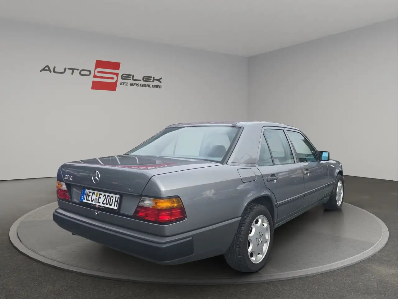 Mercedes-Benz E 200 Automatik H Zulassung Nur 9 Tsd KM 1 A Zustand, foto 5