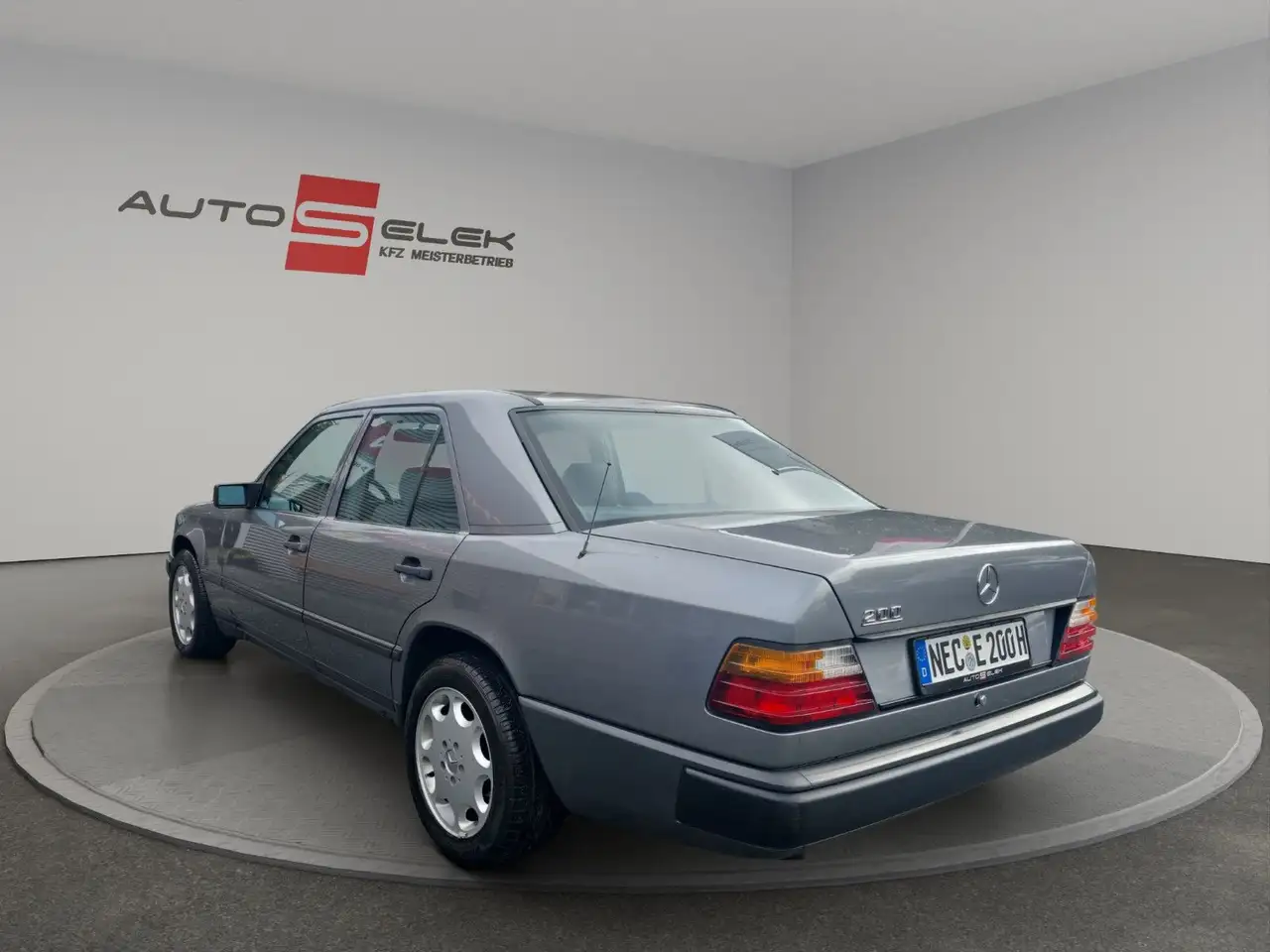 Mercedes-Benz E 200 Automatik H Zulassung Nur 9 Tsd KM 1 A Zustand, foto 3