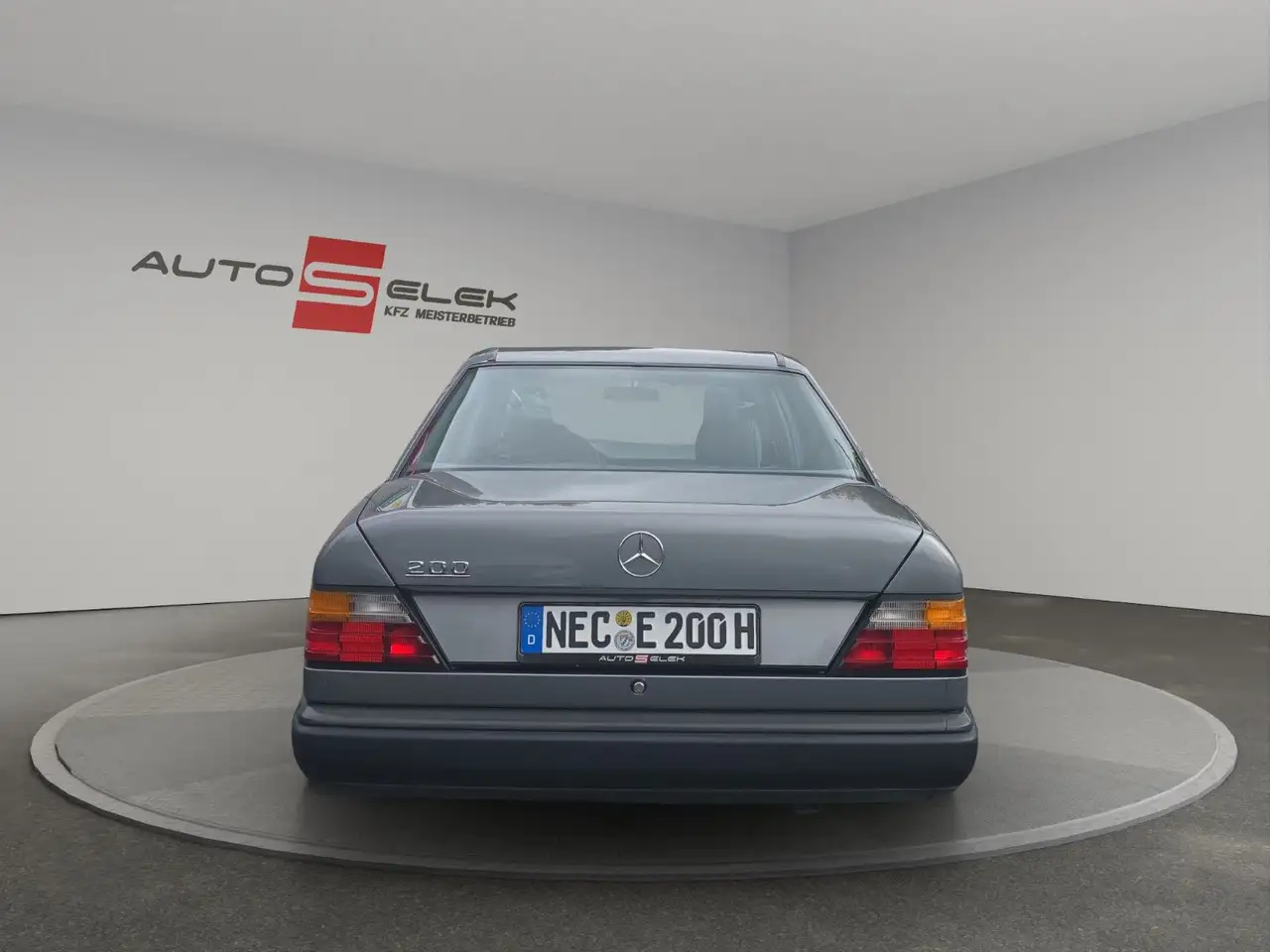 Mercedes-Benz E 200 Automatik H Zulassung Nur 9 Tsd KM 1 A Zustand, foto 4