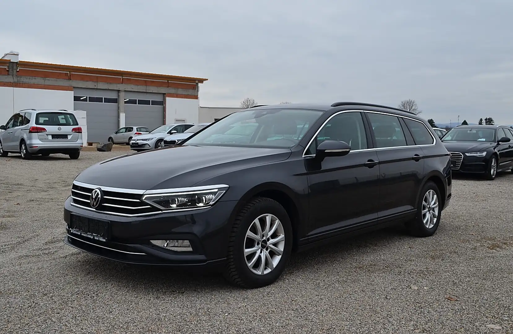 Volkswagen Passat Business 2,0 SCR TDI DSG Grau - 2
