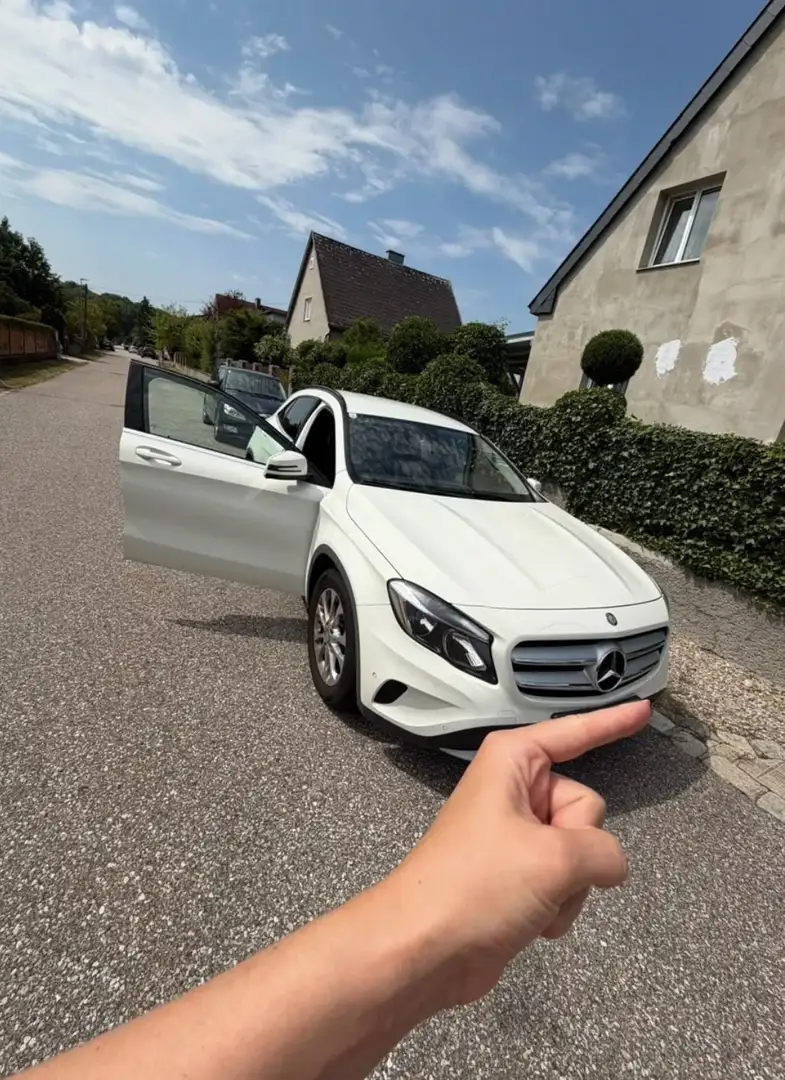 Mercedes-Benz GLA 200 - 1