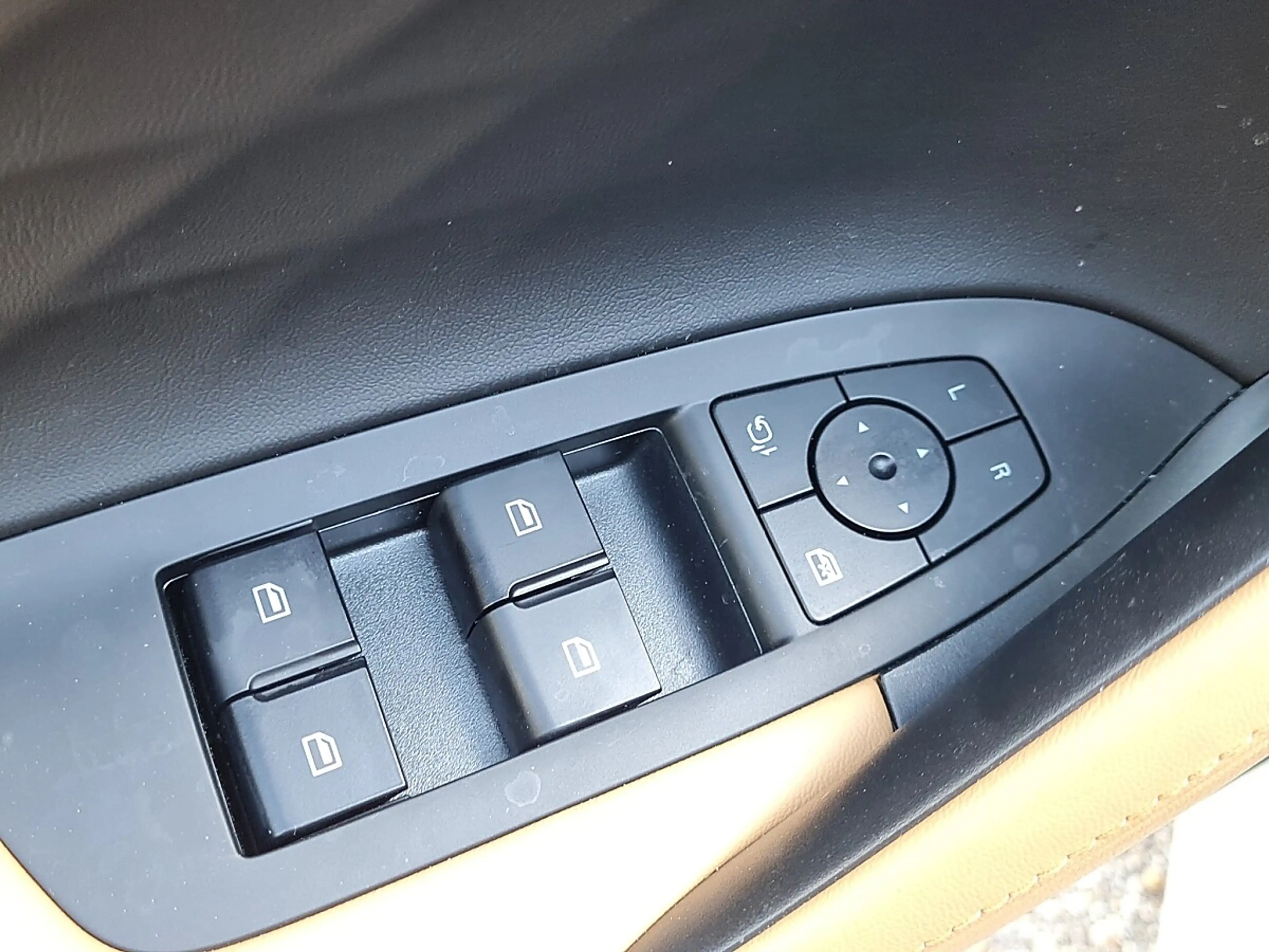 MG HS Hybrid+ Luxury + Lenkradheizung — photo 15