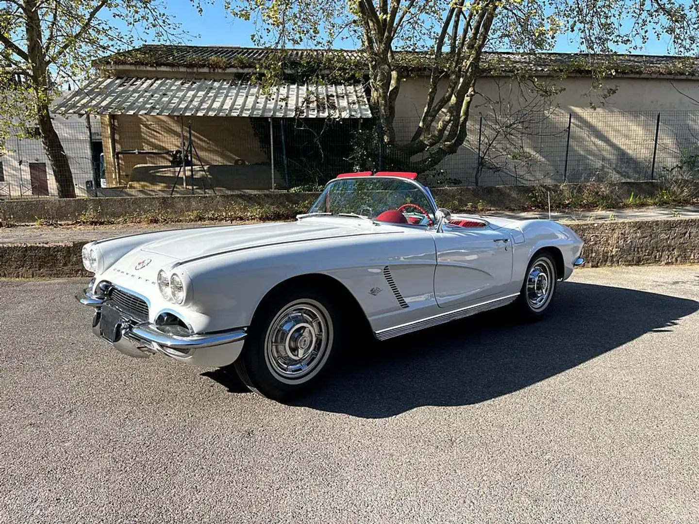 Chevrolet Corvette V8 327ci 340ch bijela - 1