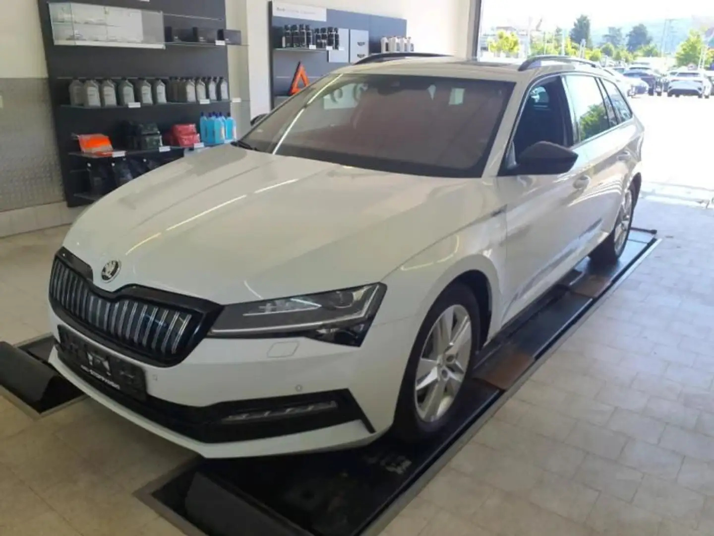 Skoda Superb Combi 1.4 TSI iV DSG Sportline Weiß - 2