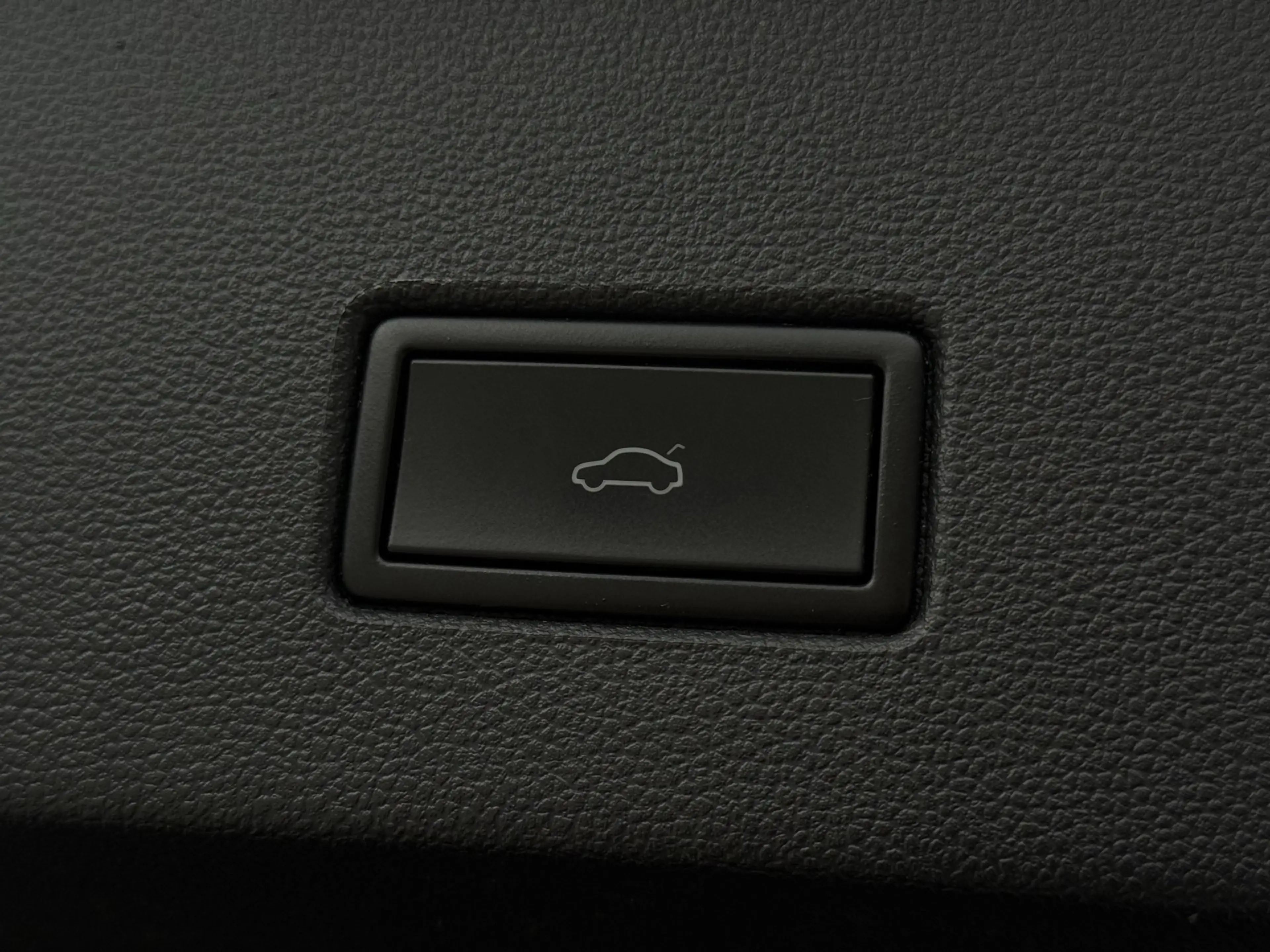 Volkswagen T-Roc 1.5 TSI Sport Business R / PANO / CARPLAY / MODE S — photo 9