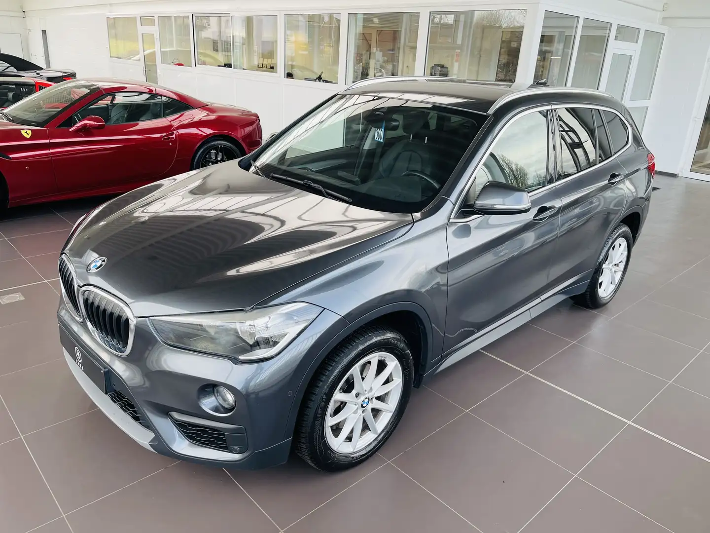 BMW X1 1.5iA *** GARANTIE + LED + CUIR CHAUFFANT *** Gris - 2